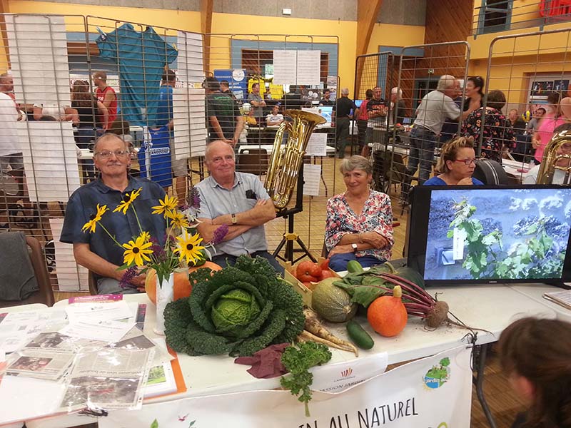 Vue de notre stand en cette année 2019 - tout sourire !