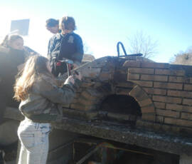 Partenariat pédagogique avec le Collège St-Pierre / St-Paul Partenariat pédagogique avec le Collège St-Pierre / St-Paul - Restauration du four extérieur