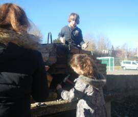 Partenariat pédagogique avec le Collège St-Pierre / St-Paul Partenariat pédagogique avec le Collège St-Pierre / St-Paul - Restauration du four extérieur (suite)