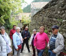 Halte au village d'Antraigues - Un demi-tour siouplai pour 2ième photo !
