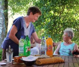 Atelier du samedi 30 juin 2019 - Les "Ravageurs" Atelier du samedi 30 juin 2019 - Les "Ravageurs" - Marie-Andrée est contente de son gouter