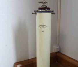 Visite de la Pharmacie de PRADELLES du 22 janvier 2020 Visite de la Pharmacie de PRADELLES du 22 janvier 2020 - L'ancêtre de l'appareil à oxygene portable