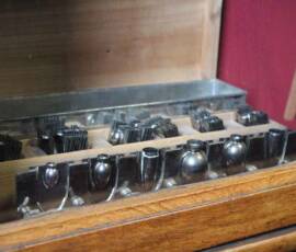 Visite de la Pharmacie de PRADELLES du 22 janvier 2020 Visite de la Pharmacie de PRADELLES du 22 janvier 2020 - Moules pour suppositoires