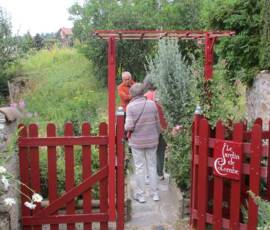 Sortie du 15 juillet chez Jean Calderon au Pestel - Didier découvre petit à petit le jardin de Colombe