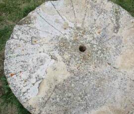 Visite du moulin de Masmejean le dimanche 27 juin 2021 - Une ancienne roue exposée avec ses rayons