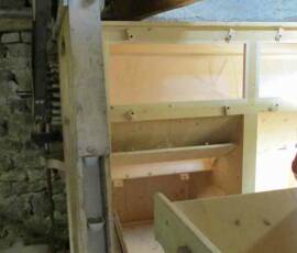 Visite du Moulin de Grandrieu en date du samedi 26 juin 2021 Visite du Moulin de Grandrieu en date du samedi 26 juin 2021 - Mécanisme à godets (Noria) de remontée des grains