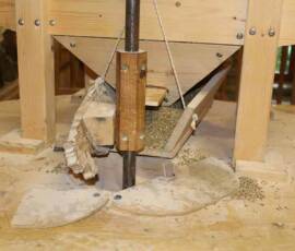 Visite du moulin de Masmejean le dimanche 27 juin 2021 - Le mécanisme d'alimentation en grains