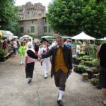 Fêtes des plantes au château de Chavaniac La Fayette les 4 & 5 juin 2022 - Accueil costumé parmi les exposants