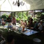 Visite au jardin des Uffernets du dimanche 17 juillet 2022 - Tous réunis pendant la collation