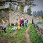 Atelier d'embellissement du chemin de Chapelude en date du 11 octobre 2022 - Chacun s'active