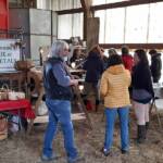 Fête de la biodiversité à la ferme du Gévaudan du samedi 21 mai 2023 - L'atelier vannerie attire les foules