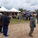 Fête de la biodiversité à la ferme du Gévaudan du samedi 21 mai 2023 - Julien anime son stand - association SENS