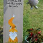 Ouverture de nos jardins des 17 & 18 juin 2023 - Le Jardin du Petit Prince chez Thérèse - sous un pommier avec son fruit suspendu