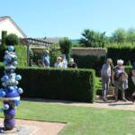 Visite à Ambert du 24 juin - Le Jardin du citoyen Romain chez Denise VIGNY - Interrogations devant la sculpture