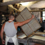 Visite à Ambert du 24 juin - Le moulin à papier Richard de Bas - Préparation de la "Forme"