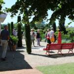 Visite à Ambert du 24 juin - Le Jardin du citoyen Romain chez Denise VIGNY - L'esplanade aux bancs rouges