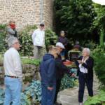 "Les artistes sont au jardin" - Journées des 30 juin & 01 juillet - La visite guidée se poursuit bien encadrée