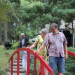 Causerie du samedi 29 juillet 2023 consacrée aux "Arbres d'ici et d'Afrique" - Traversée du pont japonais pour s'y rendre